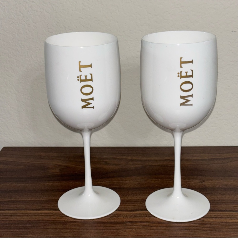 Moët White Plastic Wine Goblets Wine Glass Set of 2